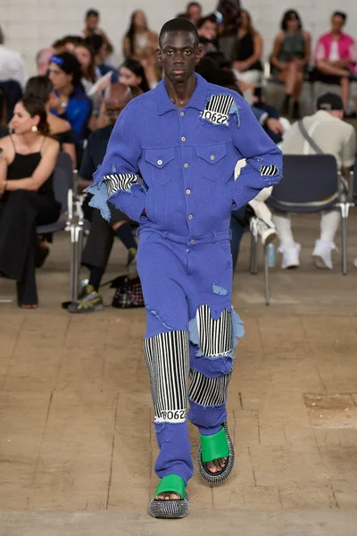 Look 16
